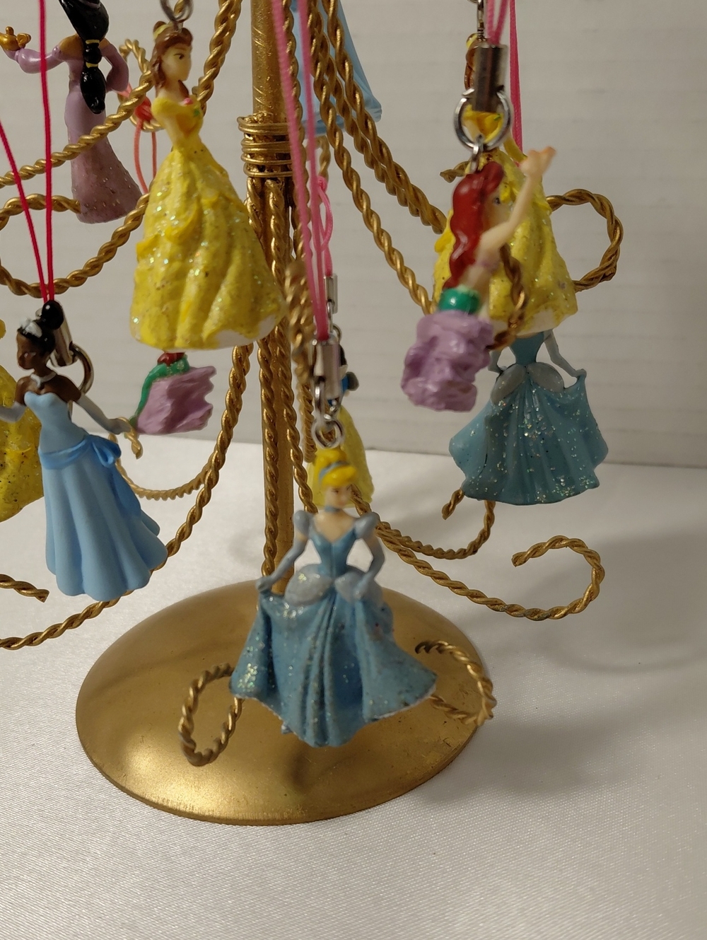 Mini Gold Tree With Mini Disney Princesses - Picture 3 of 6
